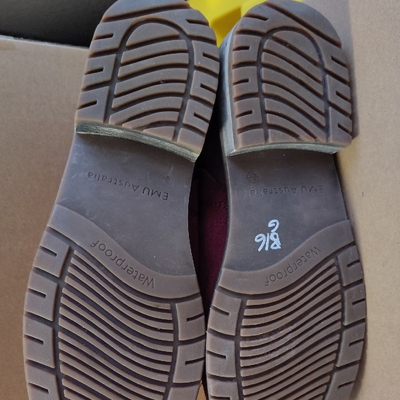 Emu Suede Australia Red Winter Boots with Cozy Lining - Picture 2 of 8